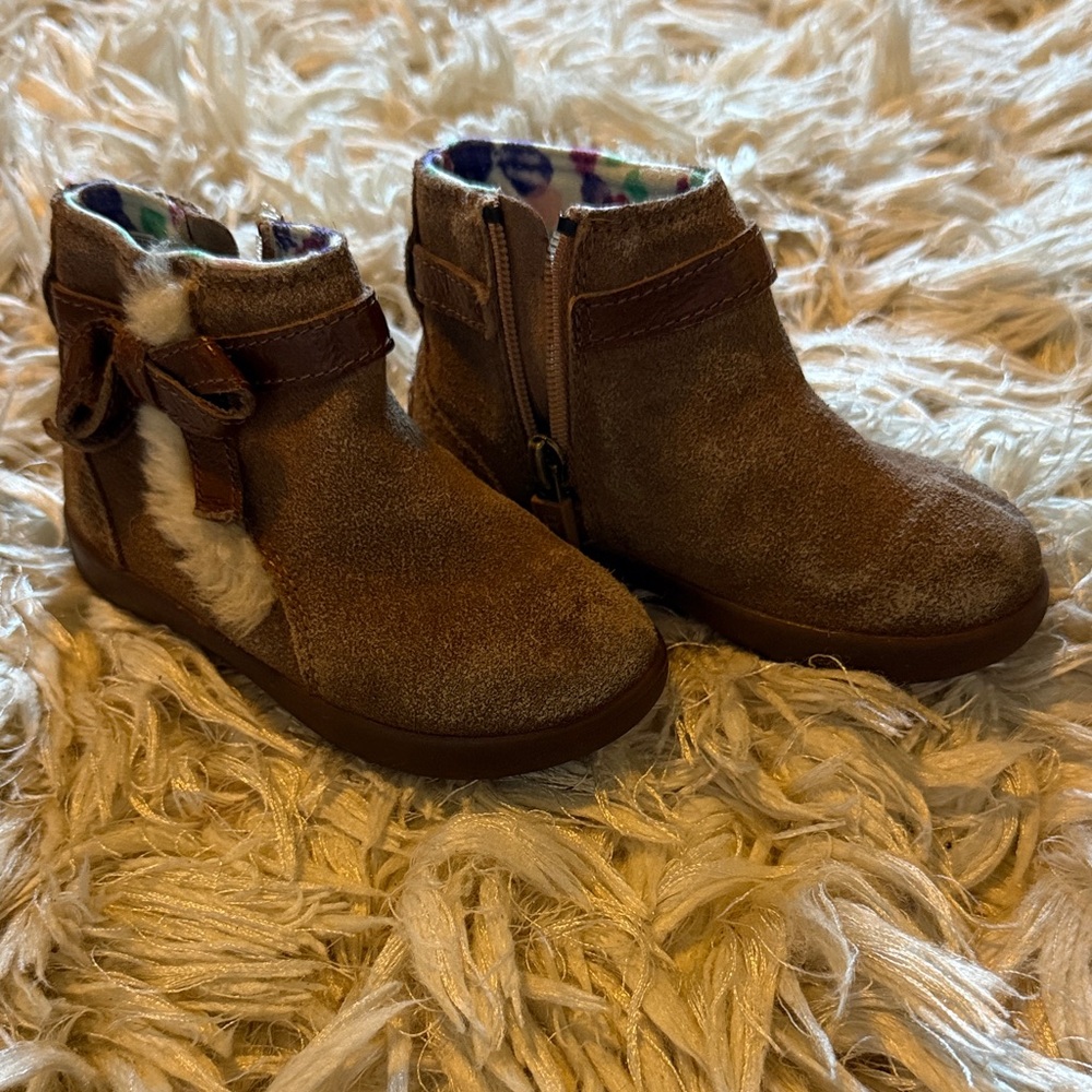 UGG Tan Kids Boots with Bow and Fur size 7
